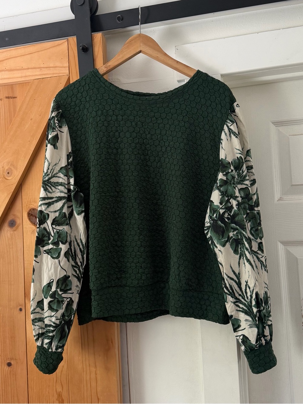 Porridge Anthropologie Green Textured Floral Puff Sleeve Top
